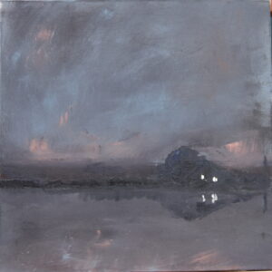 Brandend licht in boerderij onder avond hemel