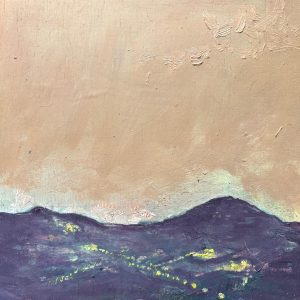 Landschap studie geschilderd met olieverf op triplex van 20cm x 20 cm. Vale avond lucht boven donker berglandschap met verlichte wegen en dorpen